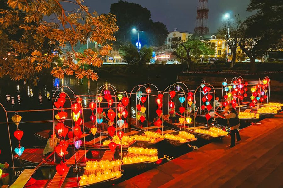 Located at the complex of Ky Lan Lake Park and Hoa Lu Hotel, the ancient town has been built with the aim of promoting Ninh Binh tourism to become an attractive spot for domestic and international tourists.