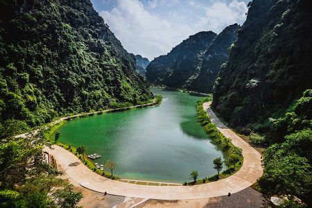 Tuyet Tinh Coc is actually a unique “fairyland” that makes tourists feel like getting lost in the dreamy and mysterious scenes in historical movies.